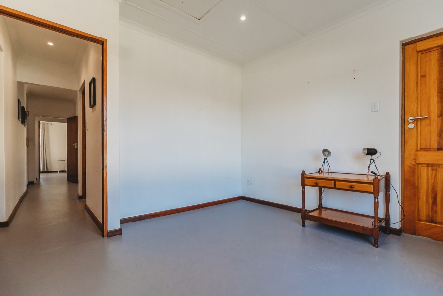 7 Bedroom Property for Sale in Loerie Park Western Cape